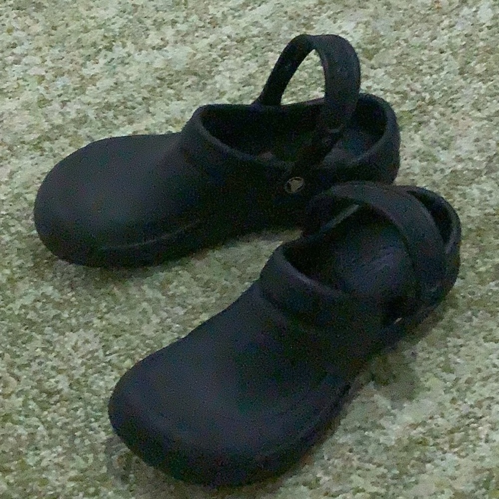 Crocs charcoal gray/ black (9 men) 11 women